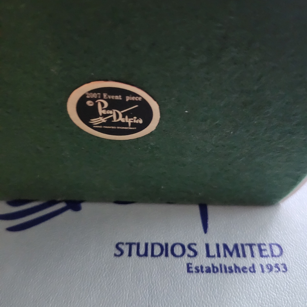 🐰 PenDelfin Studios Limited collectible figurine — styled after James Bond/007 - Picture 2 of 5